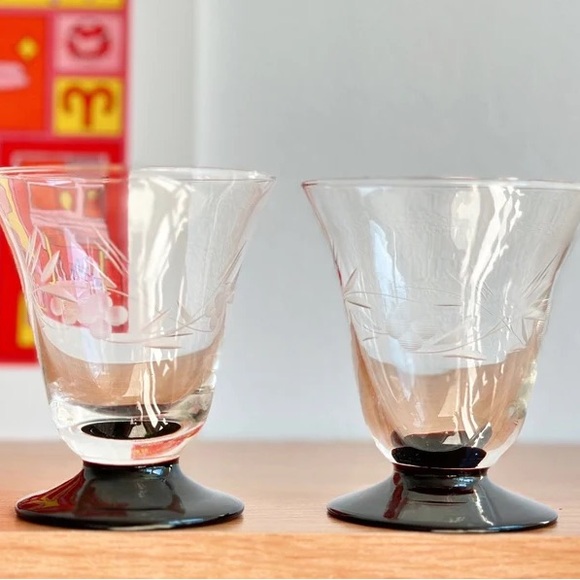 Vintage Black-Footed Goblets with Flower Pattern Etching, set of five (5) - Picture 5 of 8